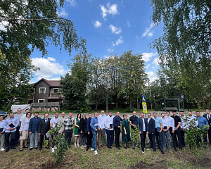 Аллея поколений МАДИ. Традиция, объединяющая поколения выпускников. Аллея поколений МАДИ. Традиция, объединяющая поколения выпускников.