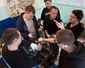 Практика под капотом: студенты Бронницкого филиала МАДИ провели диагностику карбюраторного двигателя Практика под капотом: студенты Бронницкого филиала МАДИ провели диагностику карбюраторного двигателя